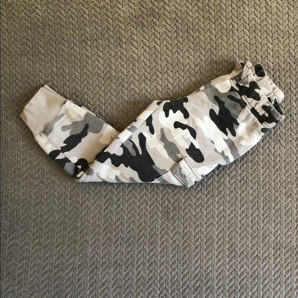 children’s place camouflage cargo sweat pants/jogg